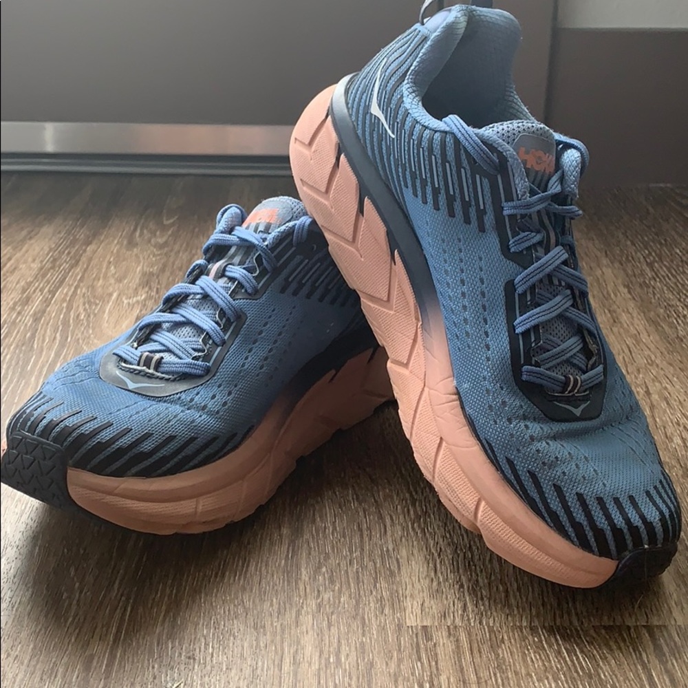 Hoka Clifton 5s women’s size 9